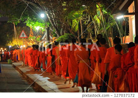 Luang Prabang, begging for alms 127037172