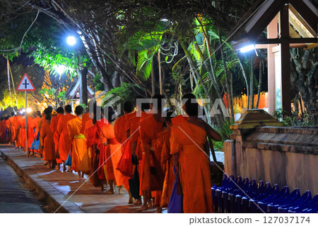 Luang Prabang, begging for alms 127037174