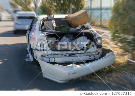 Zooming in on illegally abandoned cars 127037315