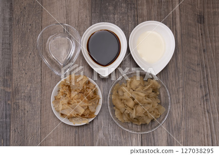 The process of making ginger tsukudani The process of making ginger tsukudani 127038295