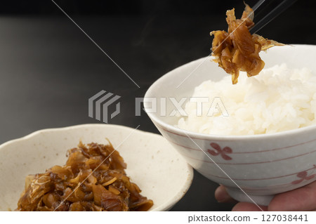 Put ginger tsukudani on freshly cooked rice 127038441