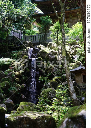 神奈川縣南足柄市大雄山西乘寺的淺心瀑布風景 神奈川縣南足柄市大雄山西乘寺的淺心瀑布風景 127039272