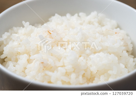 Image of white rice in a bowl (stock photo) 127039720