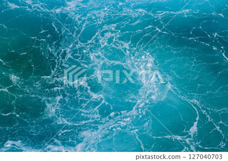 Blue wave pattern on the sea surface (Wadomari Town, Kagoshima Prefecture) Blue wave pattern on the sea surface (Wadomari Town, Kagoshima Prefecture) 127040703