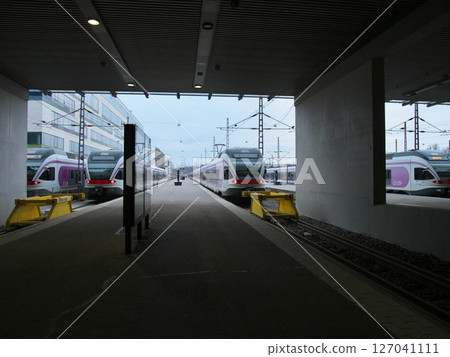 芬蘭，赫爾辛基中央火車站，五月清晨 127041111