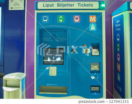 赫爾辛基萬達機場火車站月台售票機 127041151