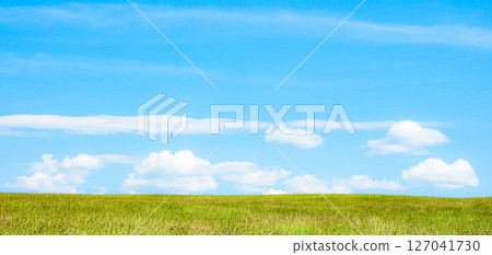 A refreshing summer scene in Hokkaido, with a breeze A refreshing summer scene in Hokkaido, with a breeze 127041730