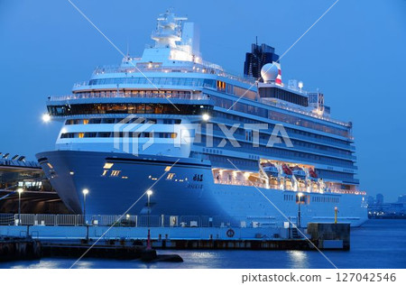 Cruise ship at anchor (Asuka III) Cruise ship at anchor (Asuka III) 127042546