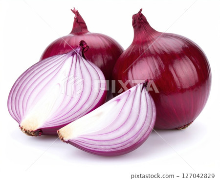 The Beauty and Benefits of Fresh Red Onions 127042829