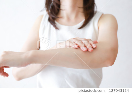 Body care: Women's body 127043124