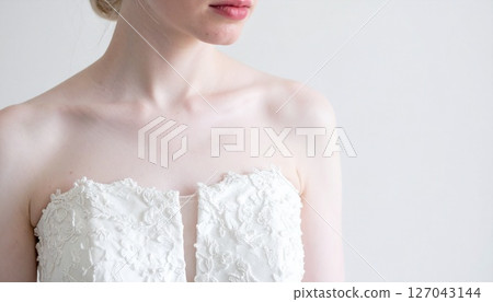 穿著婚紗的女人 穿著婚紗的女人 127043144