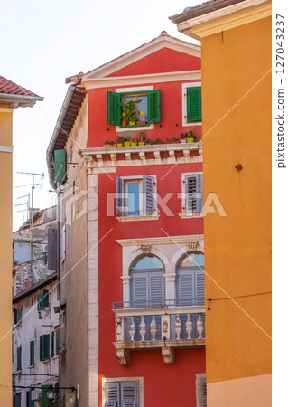 Rovinj, Croatia street with traditional houses 127043237