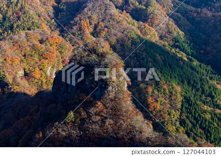 西上州立岩的紅葉景色和憲兵隊 127044103