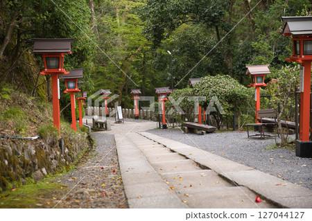 Kurama Temple: The steep winding approach to the temple 2 127044127