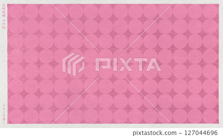 一張印有千代紙圖案的日本紙，紙上畫著將人們連結在一起的圓圈 127044696