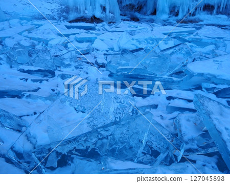 貝加爾湖藍色的冰 127045898