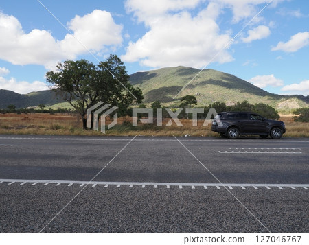 澳洲昆士蘭州布魯斯高速公路沿線鮑文附近的景色 澳洲昆士蘭州布魯斯高速公路沿線鮑文附近的景色 127046767