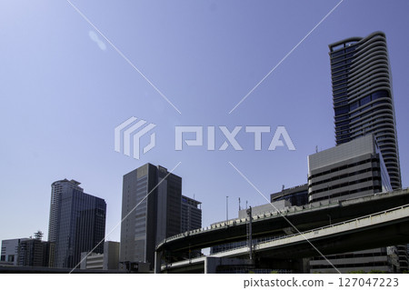 從大阪府大阪市北區中之島看到的大阪白天風景 127047223