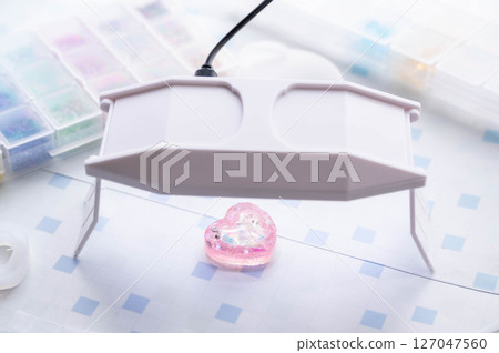 用 LED 燈使樹脂硬化 用 LED 燈使樹脂硬化 127047560