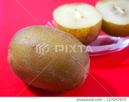 1 ripe and cut kiwi fruit 1 ripe and cut kiwi fruit 127047874