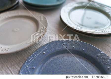 A lot of ceramic plates 127048608
