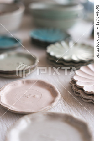 Cute plates 127048609