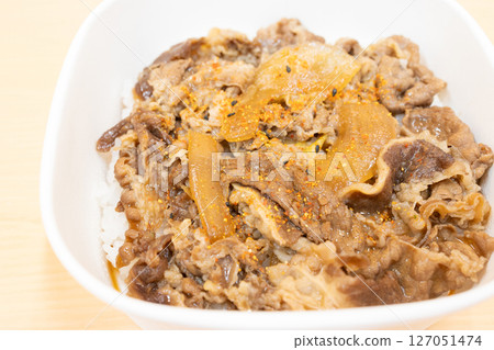 美味的七味牛肉蓋飯便當 127051474