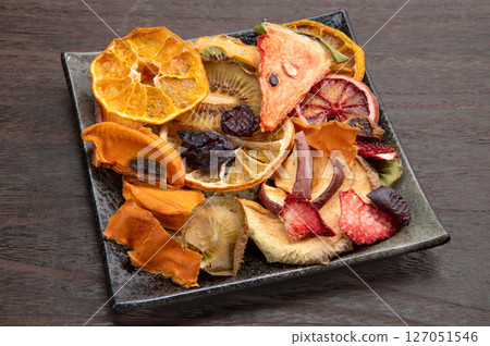 Sliced dried fruit 127051546