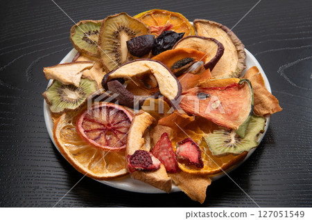 Sliced dried fruit 127051549