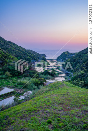 (Nagasaki Prefecture) Rice terraces with ocean views in Kasuga Village (Hidden Christian Sites in the Nagasaki and Amakusa Regions) 127052521