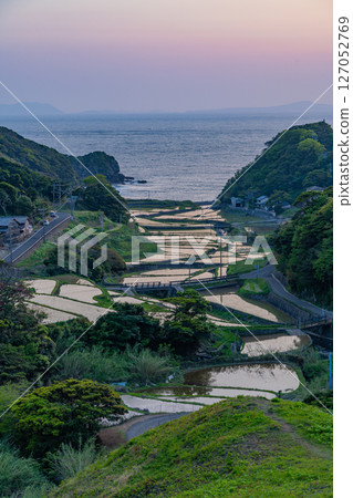 （長崎縣）春日村的海景梯田（長崎天草地區的隱密基督徒遺產） 127052769