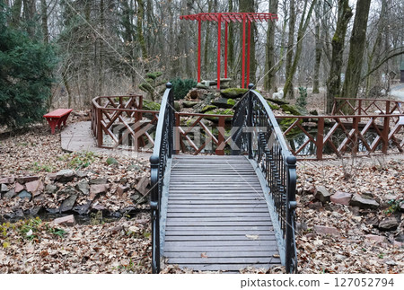 Kyiv, Ukraine January 27, 2025: Pedestrian bridge in the park near the backwater 127052794