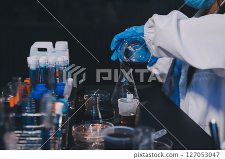 scientist working at the laboratory 127053047