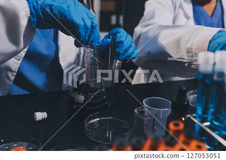 scientist working at the laboratory 127053051