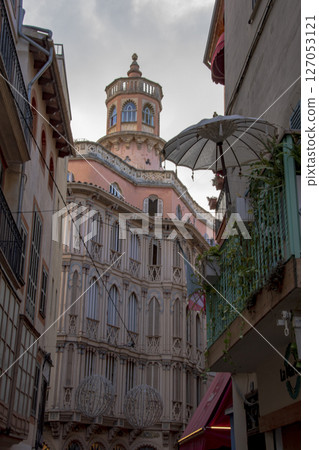 西班牙巴塞隆納附近馬略卡島的美麗城市景觀 127053121