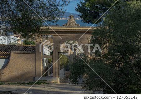 西班牙巴塞隆納附近馬略卡島的美麗城市景觀 西班牙巴塞隆納附近馬略卡島的美麗城市景觀 127053142