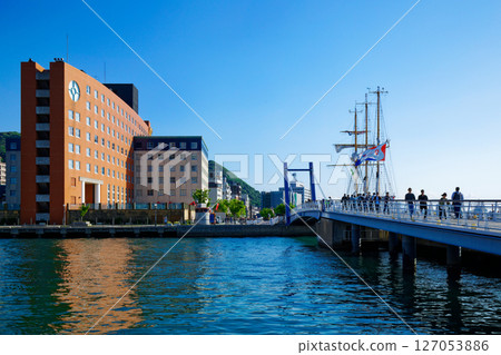 Premier Hotel Mojiko and the sailing ship Miraie Premier Hotel Mojiko and the sailing ship Miraie 127053886