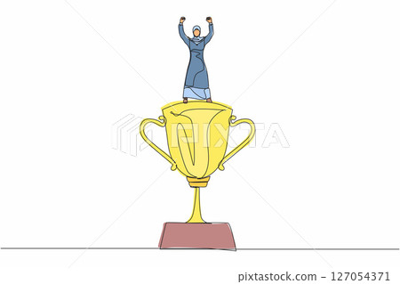 Continuous one line drawing Arab businesswoman raised hands and standing above trophy. Female celebrating her business award. Business metaphor of success, appreciation. Single line draw design vector 127054371