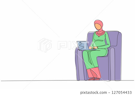 Continuous one line drawing healthy Arabian pregnant woman sitting on sofa at home working on her laptop during her maternity leave before giving birth to baby. Single line design vector illustration 127054433