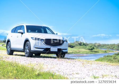 白色SUV型車 白色SUV型車 127055634