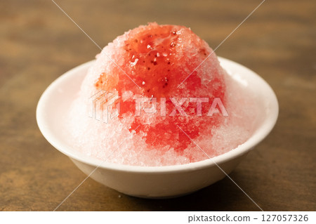 Image of strawberry shaved ice (stock photo) 127057326