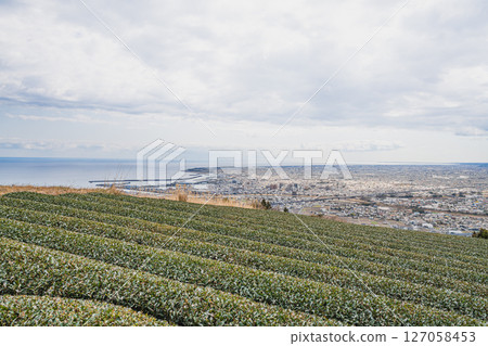 View of the cityscape, sea and sky of Yaizu from Fuefukidan Park in Yaizu City (Shizuoka Prefecture) 127058453