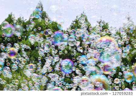 Soap bubbles floating in the air, Soap bubbles and fresh green scenery, Lots of soap bubbles, Image material, Background material 127059283