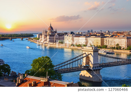 Beautiful Budapest skyline view with Parliament and Chain Bridge on the Danube river, Hungary 127060466