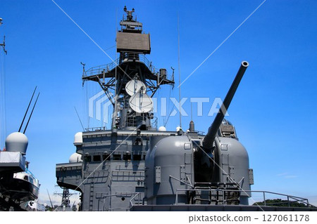 73式54口徑5吋單管速射砲和訓練艦島風號的艦橋 127061178