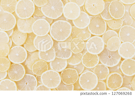 Fresh Lemon Slices on Light Background for Creative and Culinary Designs 127069268