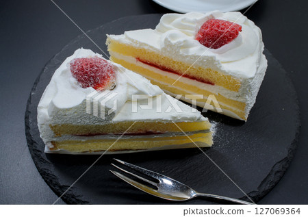 Delicious strawberry shortcake 127069364