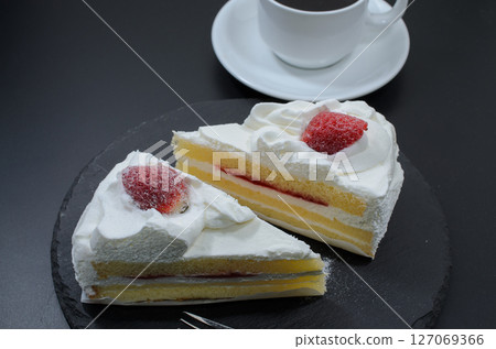 Delicious strawberry shortcake Delicious strawberry shortcake 127069366
