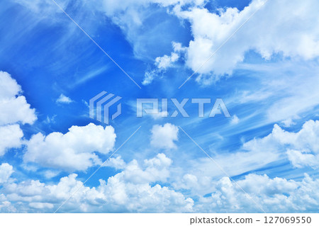 夏天藍天和雲彩 夏天藍天和雲彩 127069550