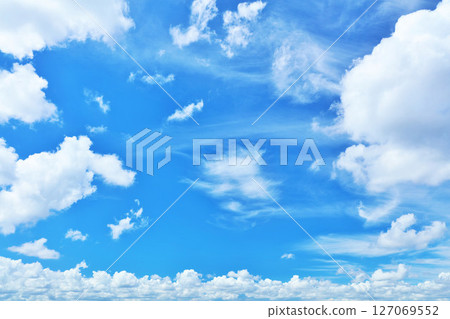 夏天藍天和雲彩 夏天藍天和雲彩 127069552
